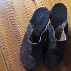 Dark brown leather/suede mule